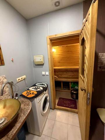 Квартира з власною сауною 27000$