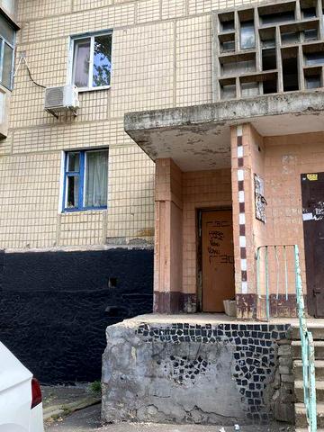 1 комнатная 5-Заречный ( бродвей ) возможен обмен на автомобиль