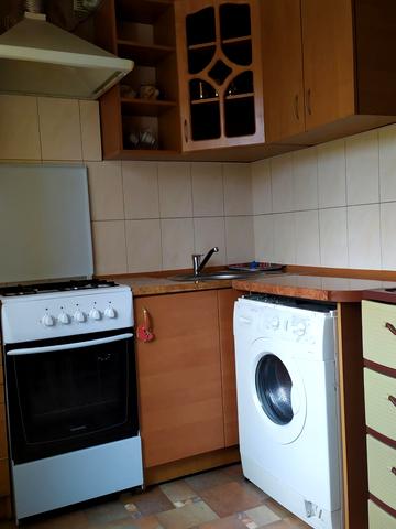 Лахтинська вул., 1