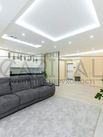 Дмитрівська вул., 45