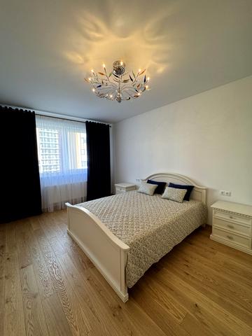 Студентська вул., 28