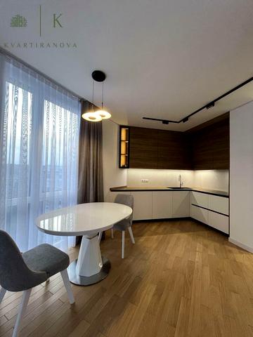 Вячеслава Чорновола просп. (), 77