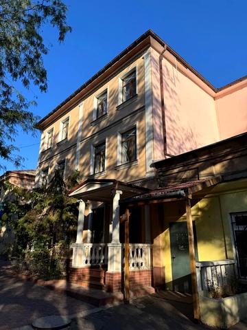 Кінна вул., 19