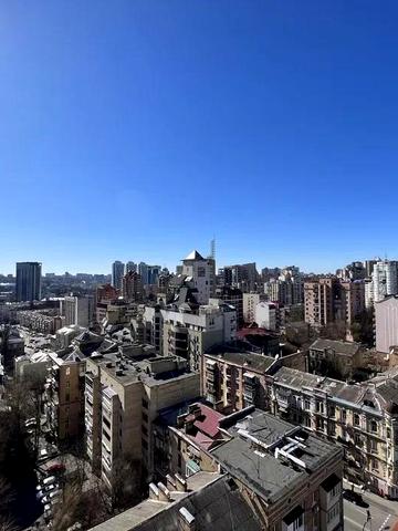 Гоголівська вул., 14