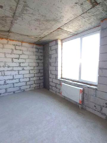 Трикімнатна  квартира Митницька 42 .