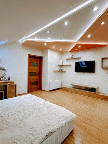 Канівська вул., 17