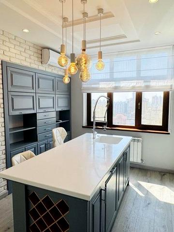 Анни Ахматової вул., 22