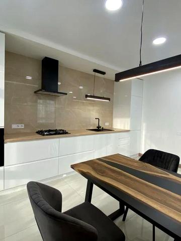 Івана Похитонова вул., 5