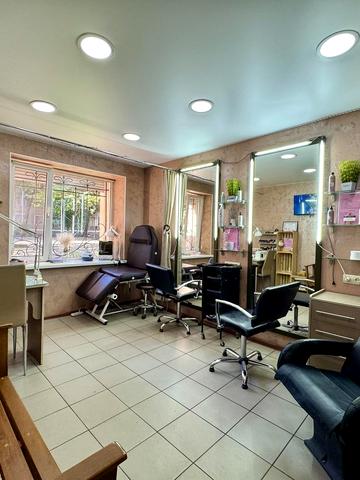 Космонавтів вул., 128