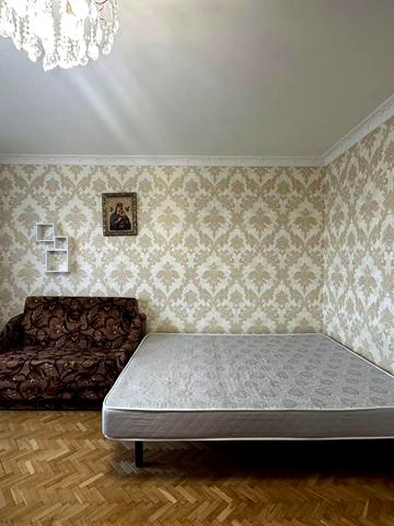 Медової Печери вул. (), 36