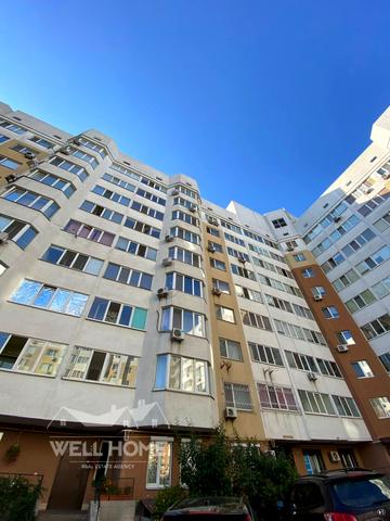 Василя Симоненка вул., 4