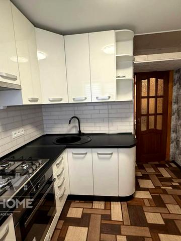 Будівельників вул., 8