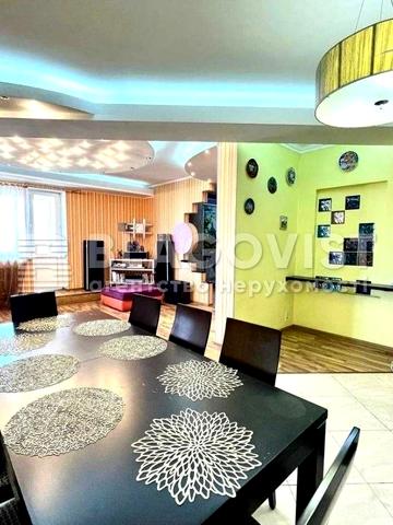 Анни Ахматової вул., 13-Г