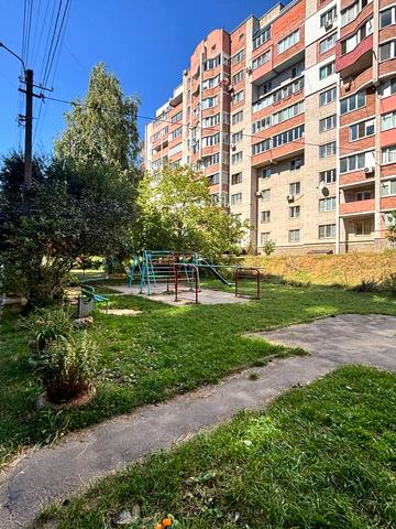 Андрія Первозванного вул. (Стахурського), 4