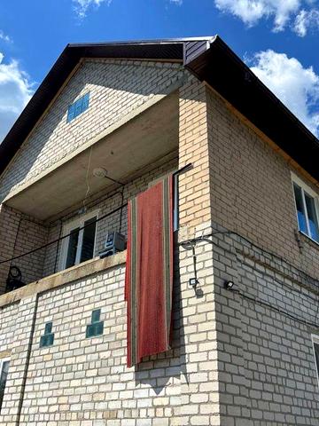 Двоповерховий будинок