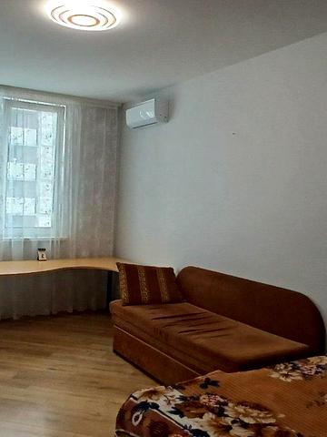 Українська вул., 6