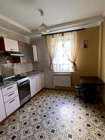 Лесі Українки просп., 72