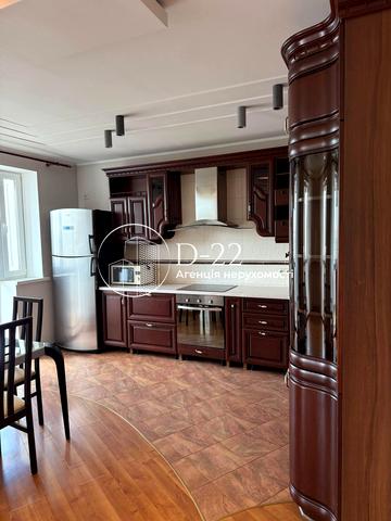 Анни Ахматової вул., 13-Г