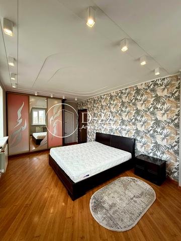 Анни Ахматової вул., 13-Г