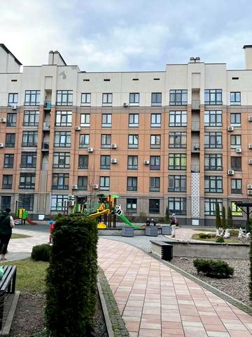 Петрівська вул., 1