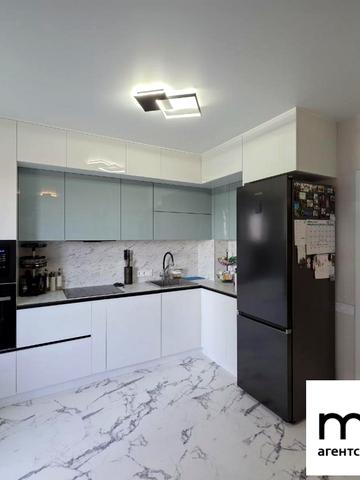 Академіка Сахарова вул., (Будинок 1)