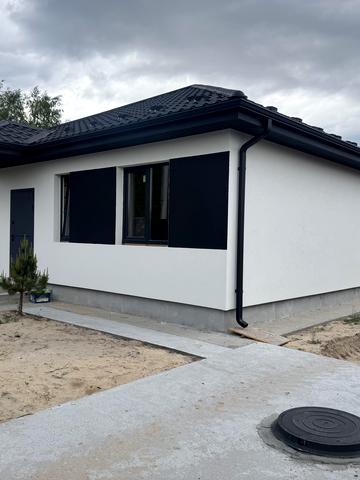 Центральна, 1