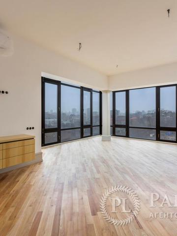 Локомотивна вул., 21