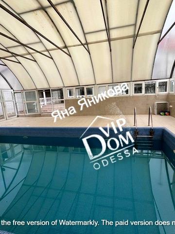 Центральна вул.