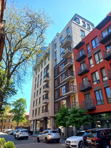 Відрадна вул., 13