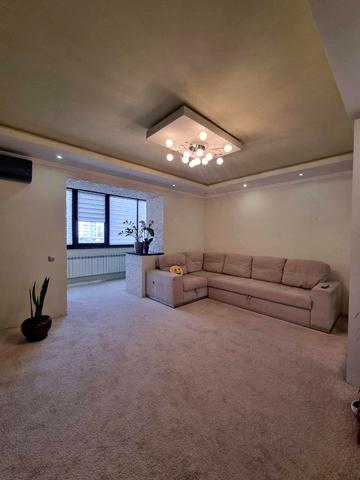 Василя Стуса вул., 30