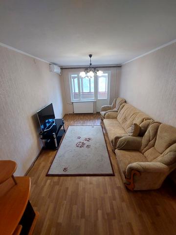 Космонавтів вул., 86