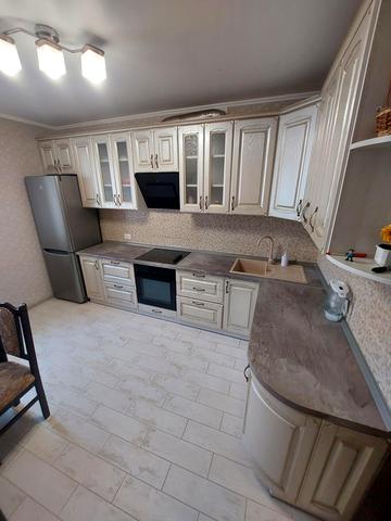 Космонавтів вул., 128д