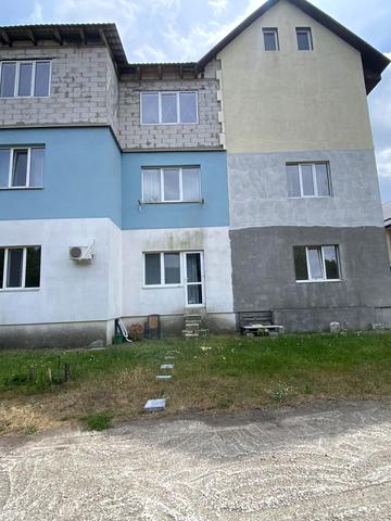 Ялтинська вул., 14