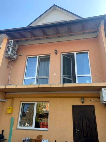 Продам котедж з бомбосховищем в Континенті, біля Львова. Без комісії.