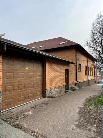 Степана Бандери вул., 14