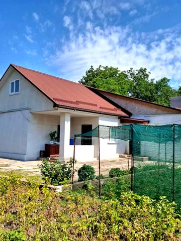 Новомиколаївська вул., 88