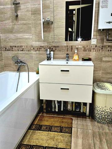 Переможців вул., 6