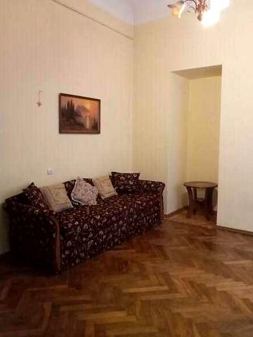 Продаж 2 кім. квартири по вул. Театральна