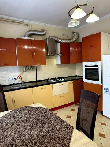 Павла Тичини вул., 2