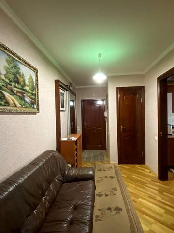 Академіка Ющенка вул., 8