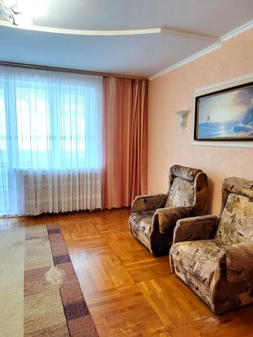 Гетьмана Полуботка вул., 74