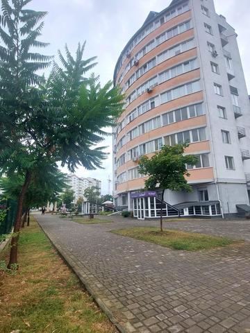 Івана Миколайчука вул., 6