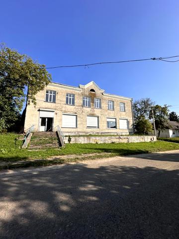 Центральна вул., 8