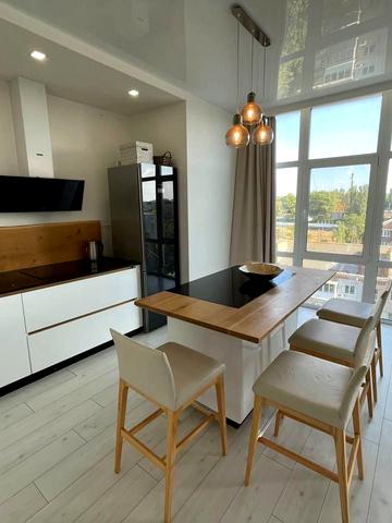 Мостобудівників вул., 17