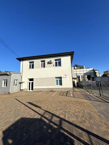 Київська вул., 33