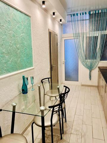 Європейська пл. (Катерининська), 71