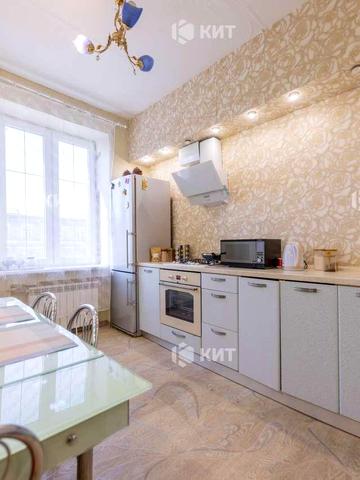 Конституції пл., 2/2