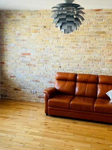 Юрія Шумського вул., 5