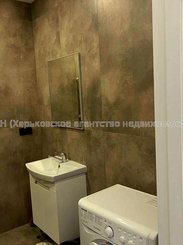 Домобудівельна вул., 11