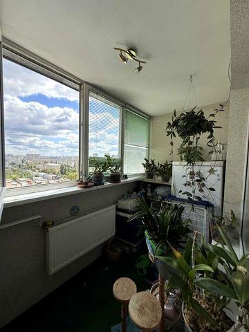 Продаж 4к квартири з євроремонтом та меблями Виноградар Порика 7А